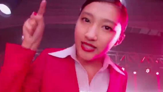 关晓彤再现空姐名场面，洗脑魔性太上头