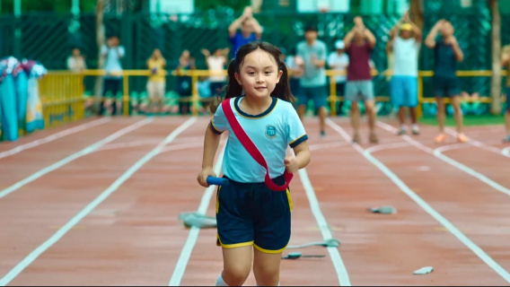 腿疾女孩参加跑步比赛，上场竟出现奇迹