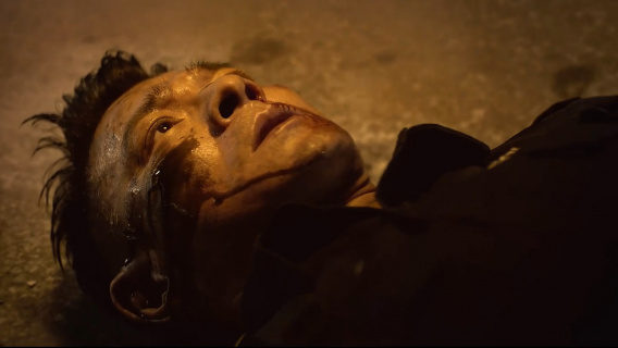 刘德华拆除一千公斤的炸弹，任由热汽油往脸上滴