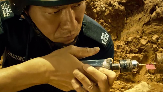 刘德华只身一人拆除炸弹，全程为他捏一把汗！