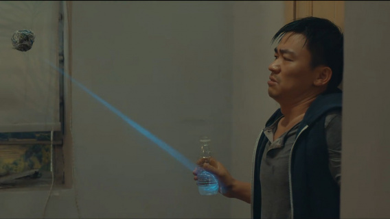 卧室惊现外星生物，王宝强看傻口吐芬芳