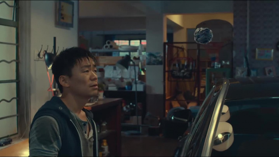 外星生物把人类当小白鼠，王宝强拿出球拍吓唬它