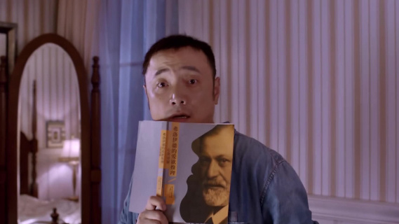 你爸爸终究是你爸爸，女儿半夜想溜女婿房，被“老狐狸”抓包