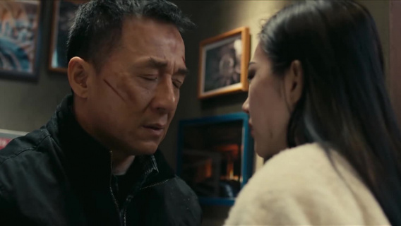 本以为女孩短发就够漂亮了，卸下假发那一刻惊艳了