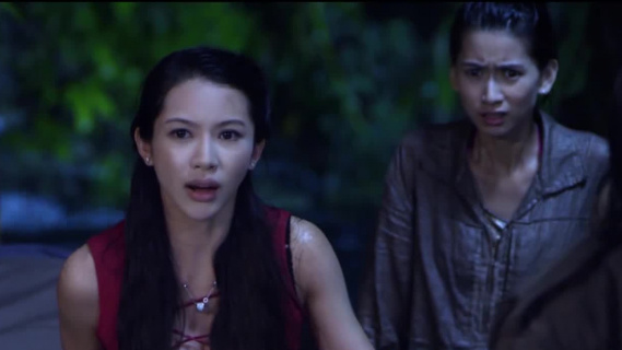 山谷露营夜晚遇老虎侵袭，哥们开枪吓走老虎