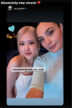 梦幻联动！盖尔·加朵与BLACKPINK成员朴彩英亲密自拍
