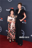 谷愛凌攜外婆走紅毯 現(xiàn)場與庫里、湯普森親密合照