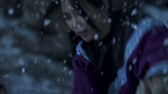 儿子被活活冻死，丈夫万分悲愤，一顿痛打妻子