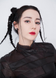 甜辣酷妹！迪麗熱巴綁帶超短裙寫(xiě)真 性感又俏皮