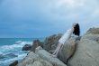 美人鱼上岸！林允海边清凉写真 风吹发丝拂动心弦