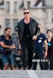 大金链+黑皮衣！“007”丹尼尔·克雷格巴黎拍摄 变身酷拽型男