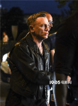 大金链+黑皮衣！“007”丹尼尔·克雷格巴黎拍摄 变身酷拽型男