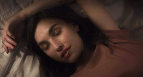 催眠師洗腦少女，假冒她丈夫，同居多年她卻全然不知