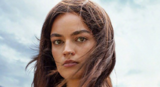 电影《艾米莉》发布海报 艾玛·麦基出演传奇作家_欧洲_电影网_1905.com