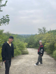 鹿晗曬與鄧超秋游合照 網(wǎng)友：畫風(fēng)清奇的親子照