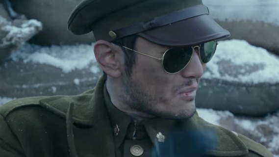 佟大为帮黄晓明修收音机，佟大为拿错照片出现戏剧性一幕