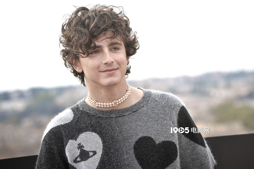 甜茶出席《骨及所有》发布会 choker造型帅气别致