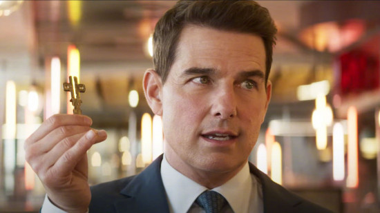 《碟中谍7》曝新剧照 汤姆·克鲁斯手持神奇工具