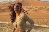 赞达亚晒《沙丘2》片场照 发丝飞扬异域风情十足