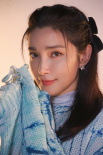 李冰冰穿藍(lán)色毛衣溫柔優(yōu)雅 膚白貌美滿滿少女感！