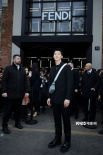 突破次元壁！許光漢亮相米蘭秀場 夢幻同框宋慧喬