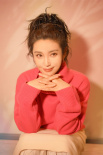 李冰冰50岁庆生照!毛衣配高马尾造型展现冻龄美貌