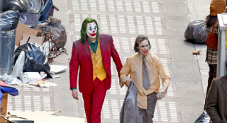 《小丑2》洛杉矶热拍 华金·菲尼克斯灰头土脸现身