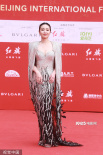 美麗的代價！高葉曬手臂劃痕照 自侃被禮服鯊瘋了