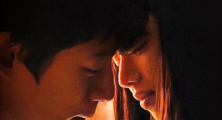 日本爱情电影《余生那些年》曝海报 浪漫氛围拉满