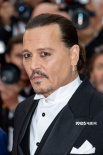 力破不合？德普出席《杜巴利伯爵夫人》戛納首映