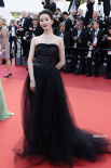 肤如凝脂！刘诗诗着抹胸黑曜石纱裙亮相戛纳红毯
