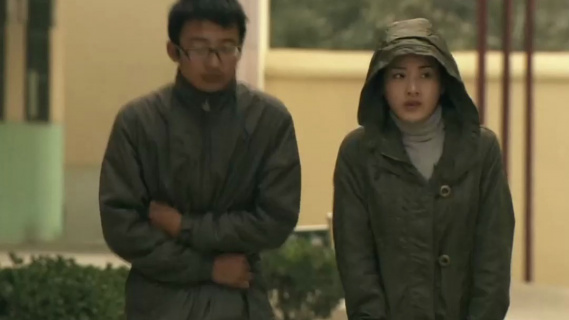 男孩连夜跑了50里路 只为能回家上学