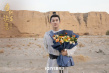 《唐朝詭事錄之西行》殺青！主創(chuàng)抱花束沙漠合影