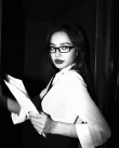 Lisa分享演出后台照 短发鬼马性感穿搭秀火辣身材