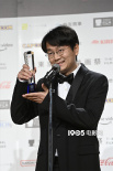 顾晓刚领取东京电影节黑泽明奖 吴磊蒋勤勤台下助阵