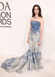 美神降臨！安妮·海瑟薇亮相2023 CFDA時尚大獎