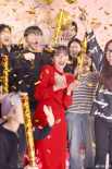 美了一辈子！赵雅芝庆祝70岁生日 身穿红裙戴皇冠美艳动人