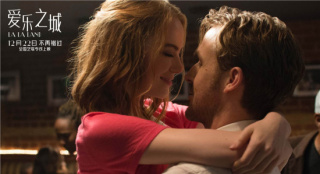 《爱乐之城》释星河漫舞片段 艾玛高斯林相拥共舞_好莱坞_电影网_1905.com