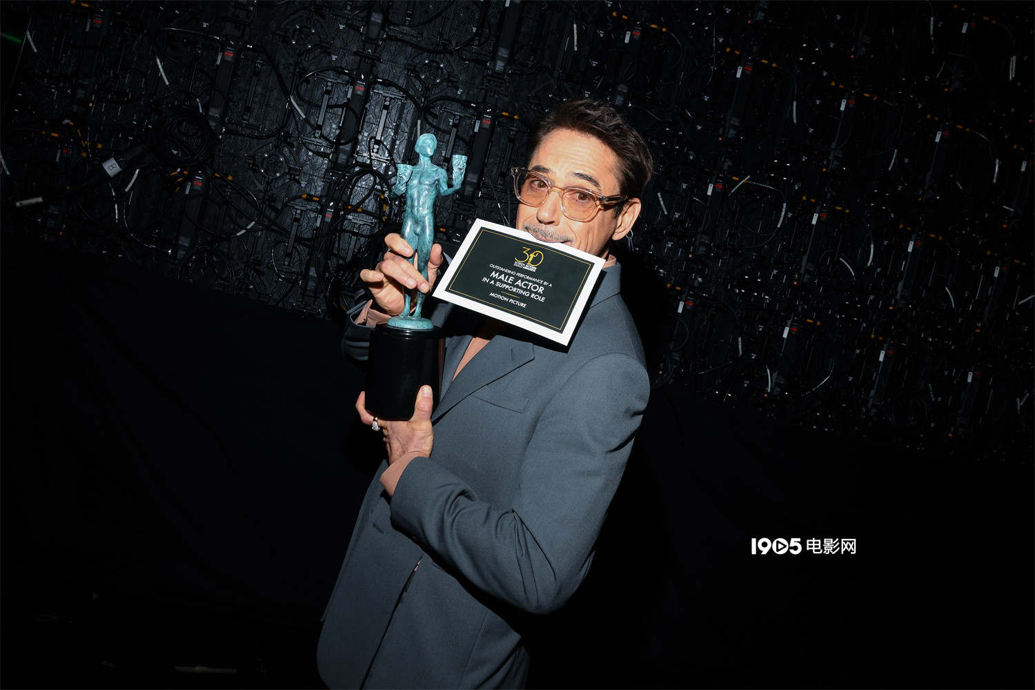 就差小金人了!小唐尼横扫2024颁奖季四大奖项