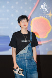 《穿过月亮的旅行》路演 张子枫“哥哥”彭昱畅现身