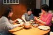 《他国日记》曝正片片段 gakki早濑憩夏帆包饺子