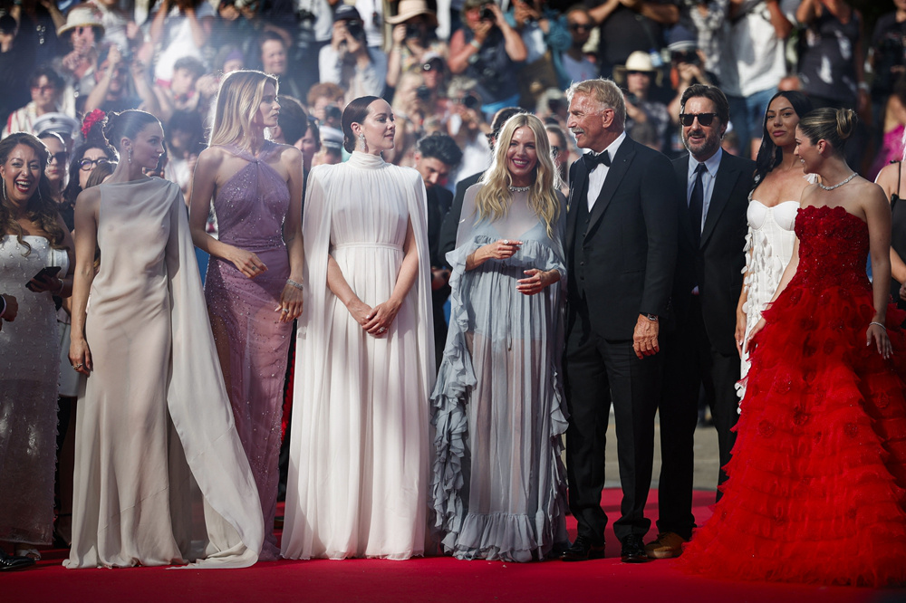 《地平线》戛纳首映 杨紫琼林允儿张艺兴等亮相