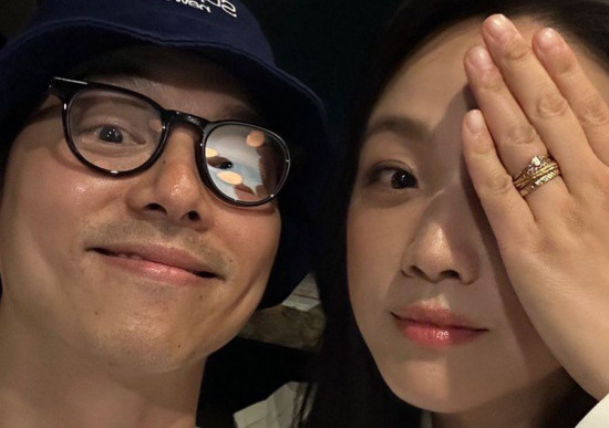 钓出本尊回复!汤唯晒与孔刘合照 网友:画面太美