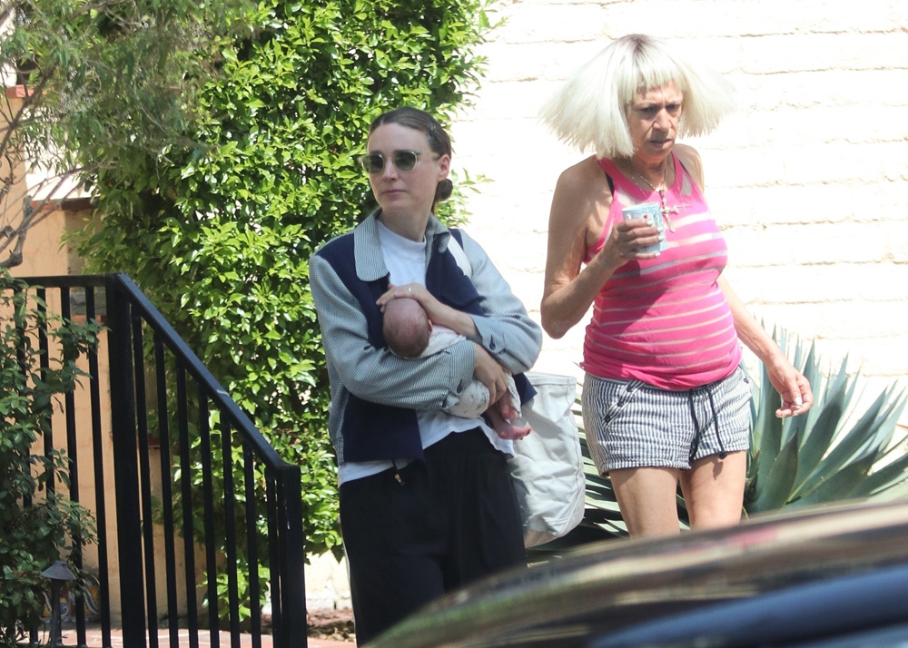 39岁鲁妮·玛拉高龄拼二胎!与菲尼克斯未婚育二子