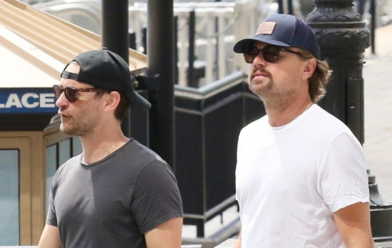 流水的超模铁打的他!小李子和托比及其家人外出