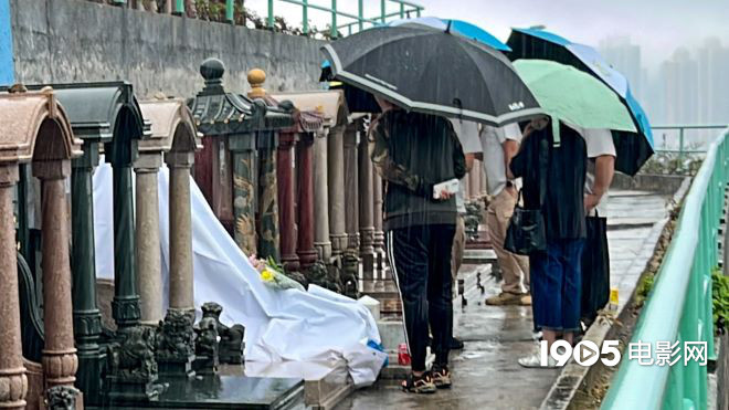 判了又好像没判？毁坏黄家驹墓碑案宣判 刑期不定