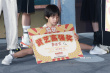 儿童电影《校园神探》首映 吴京儿子现场表演劈叉