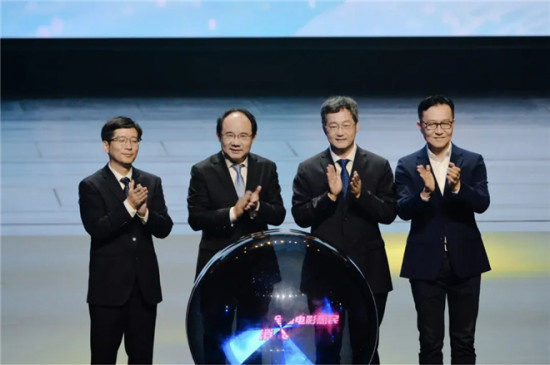 “直击百花奖”直播第一天：荣誉大幕拉开，影人联欢锦官城