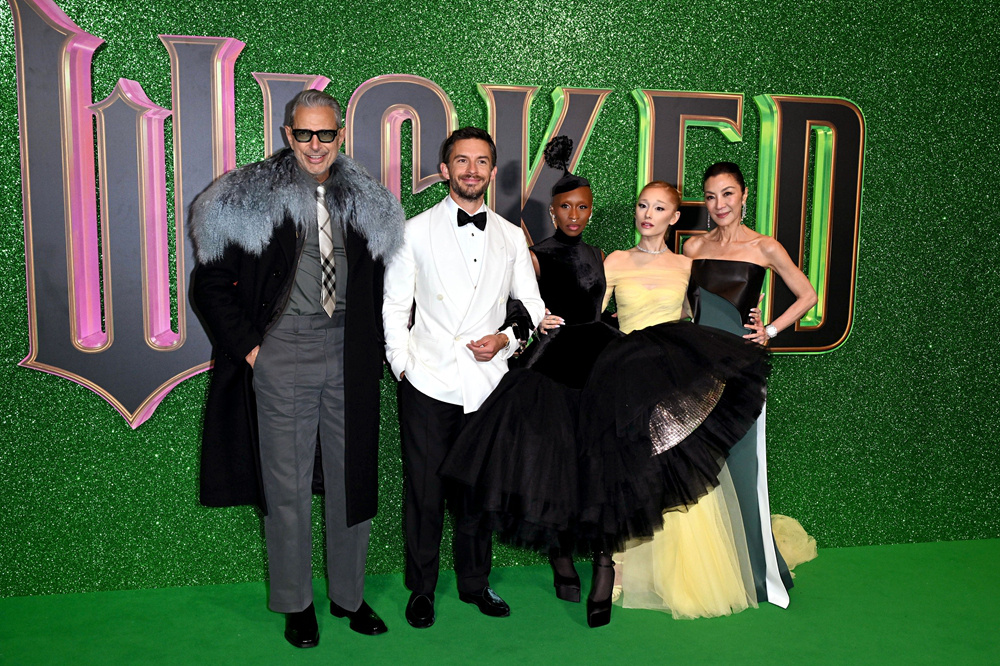 《魔法坏女巫》伦敦首映  A妹亲哥、男友齐上阵！