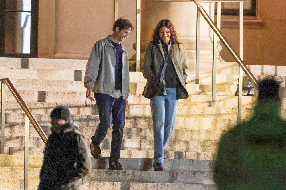 《戏剧故事》路透！赞达亚×帕丁森漫步街氛围超绝